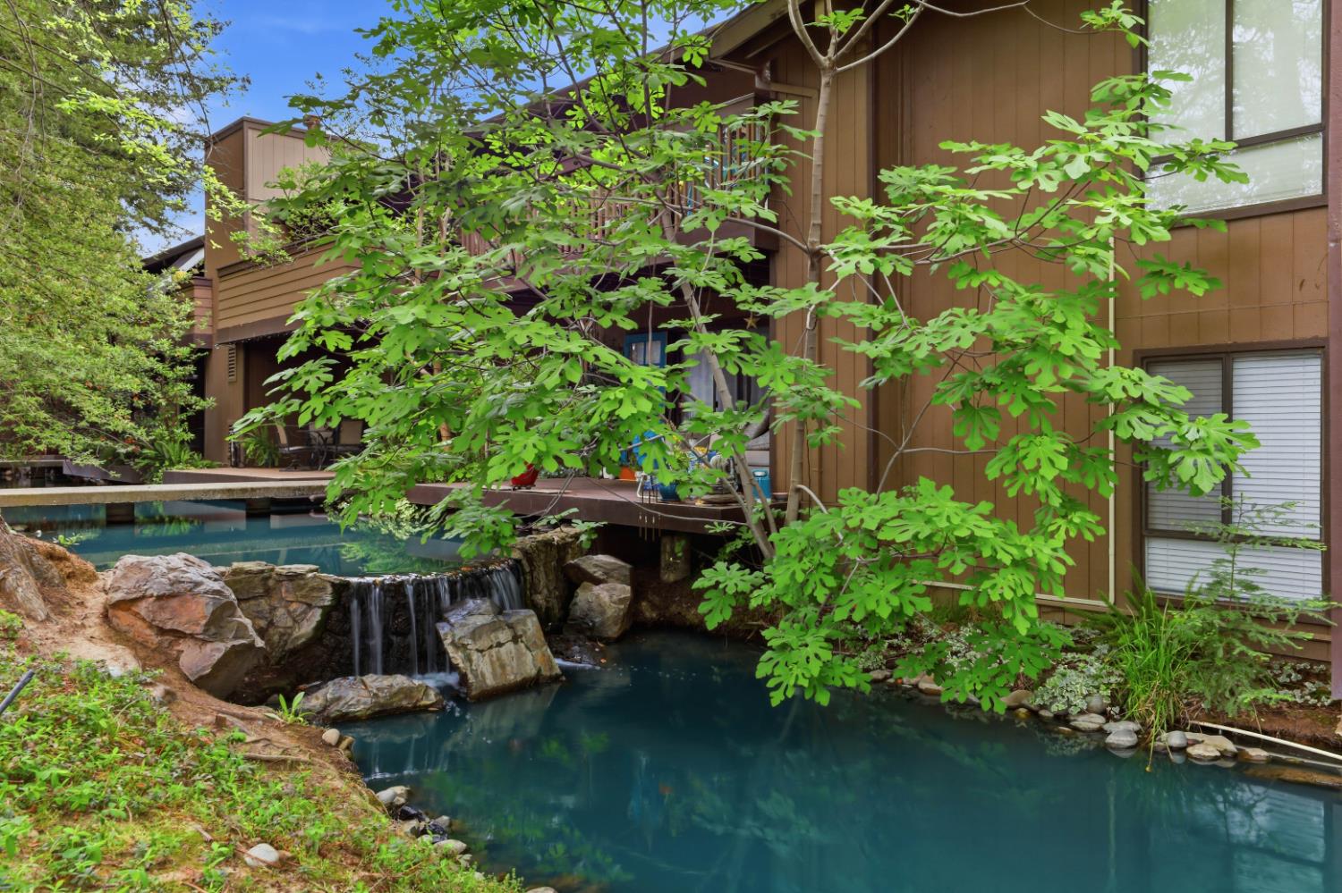 2430 Larkspur Lane 280