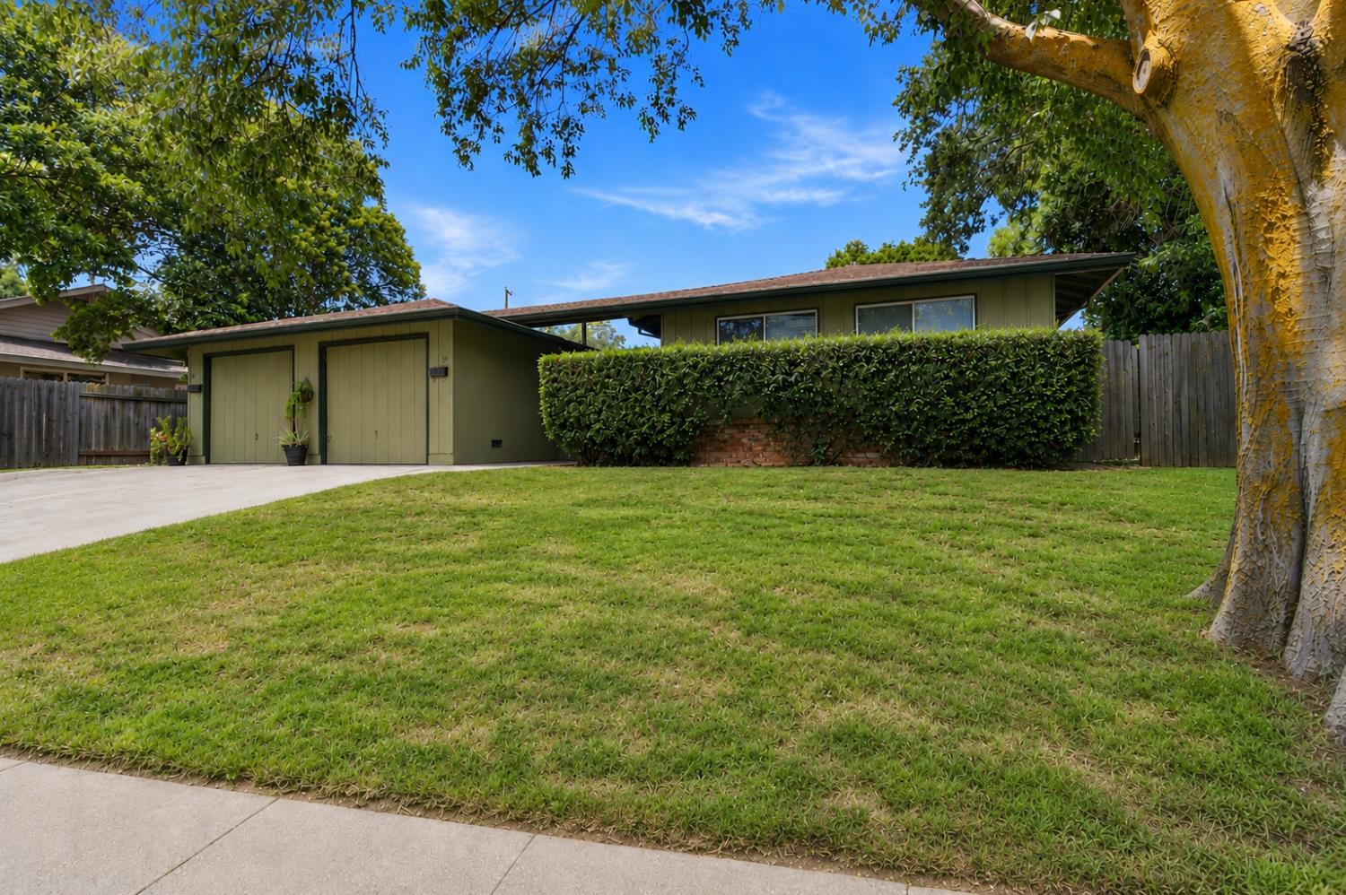 33 Simmons Way