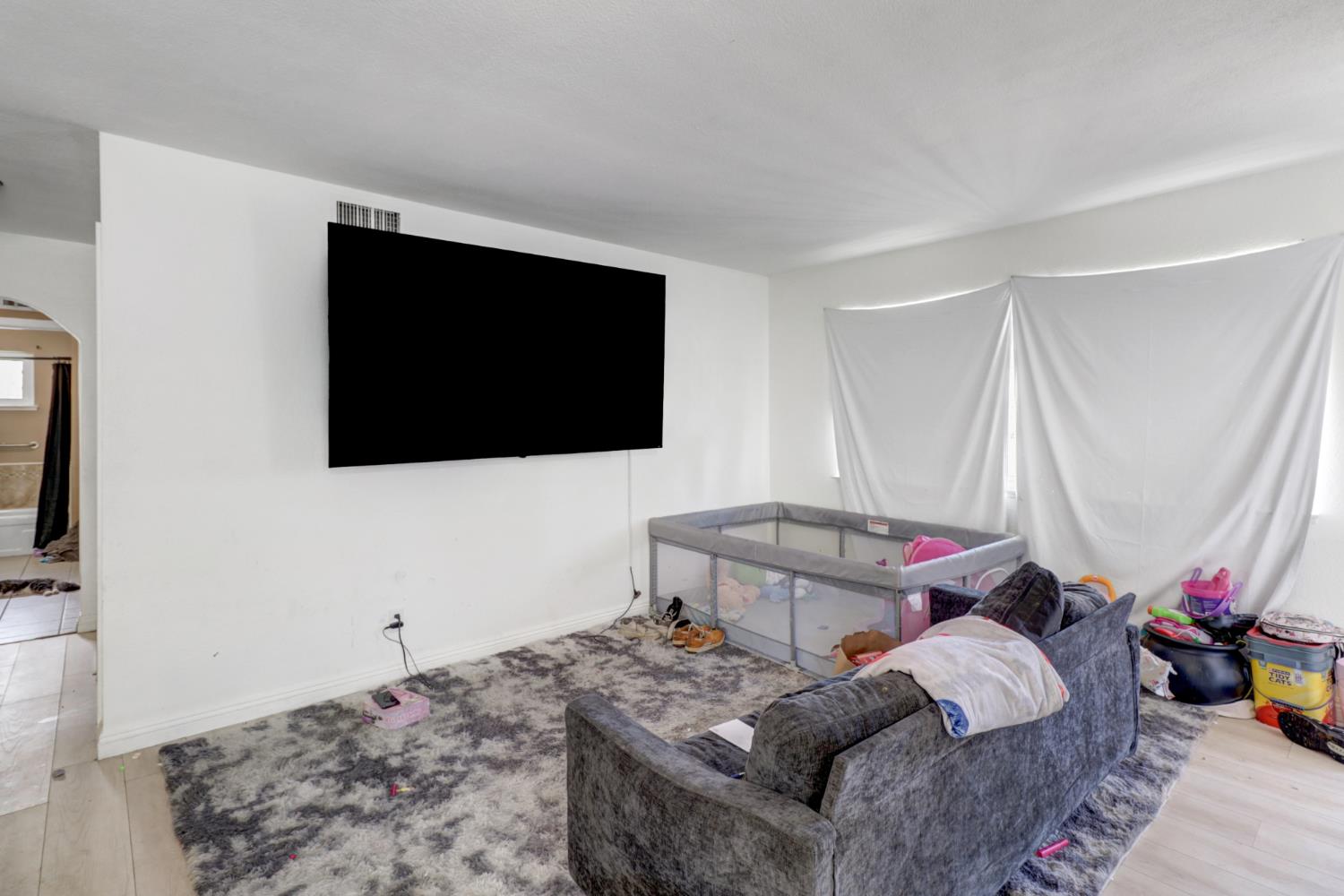 7384 Franklin Boulevard 4