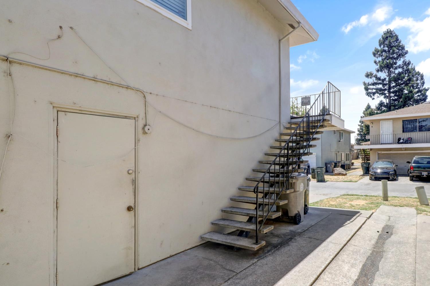7384 Franklin Boulevard 4