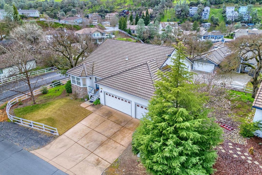 Photo of 6250 Bluff View Road, Copperopolis, CA 95228 (MLS # 226020499)