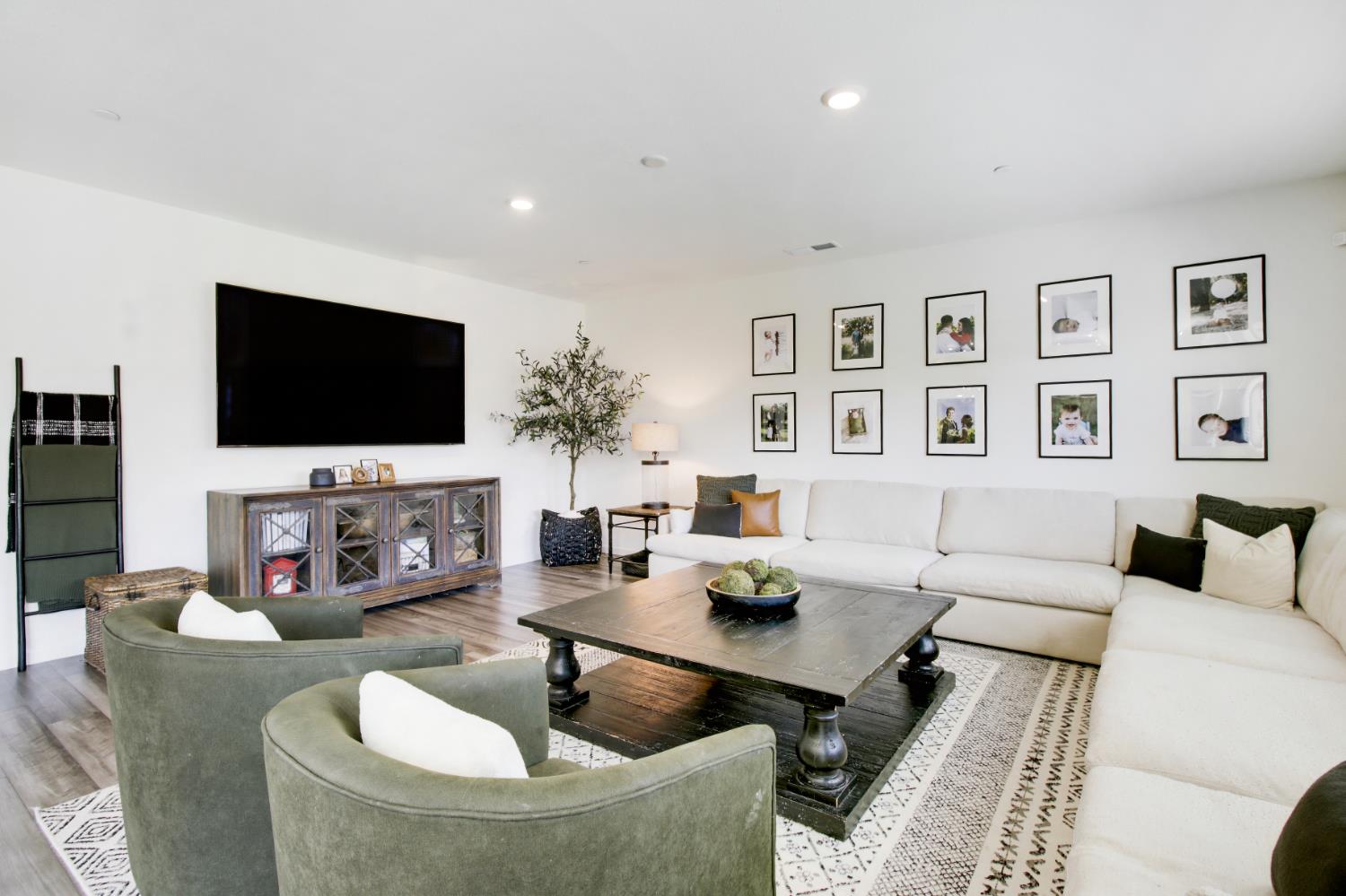 7097 Fox Trot Way