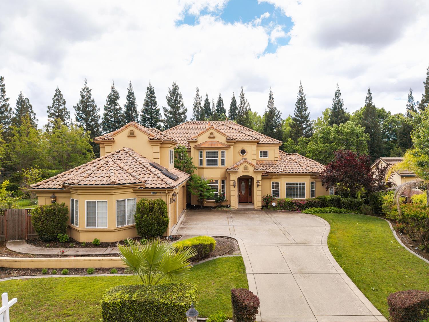 9003 Cedar Ridge Drive