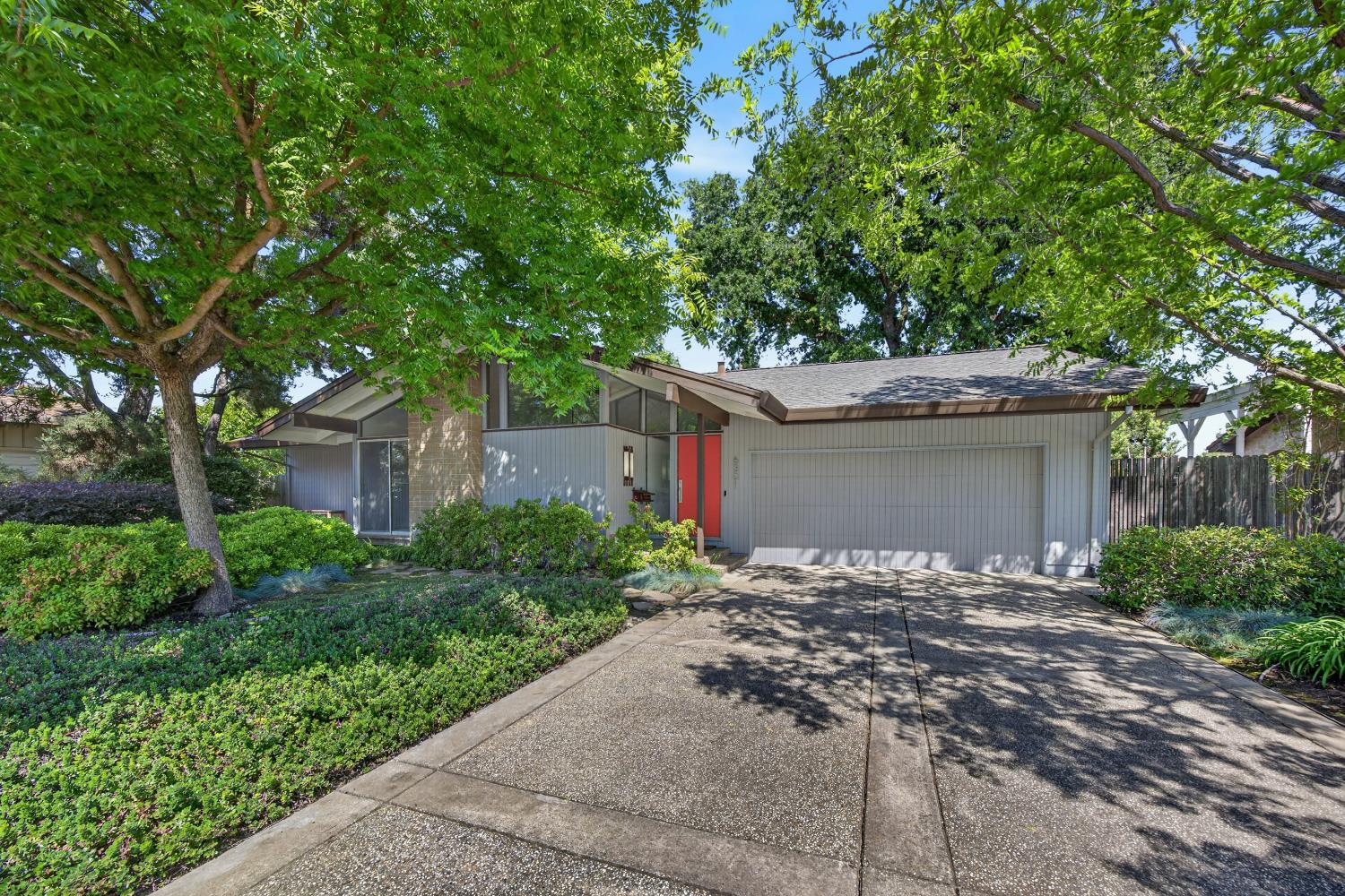 6301 Longridge Way