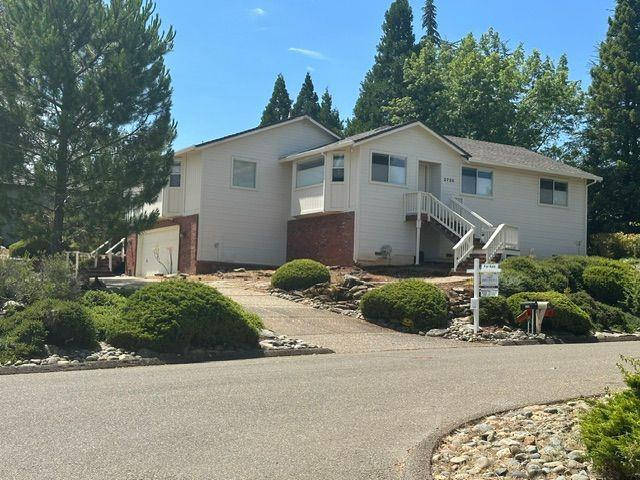 2720 Sandhurst Drive