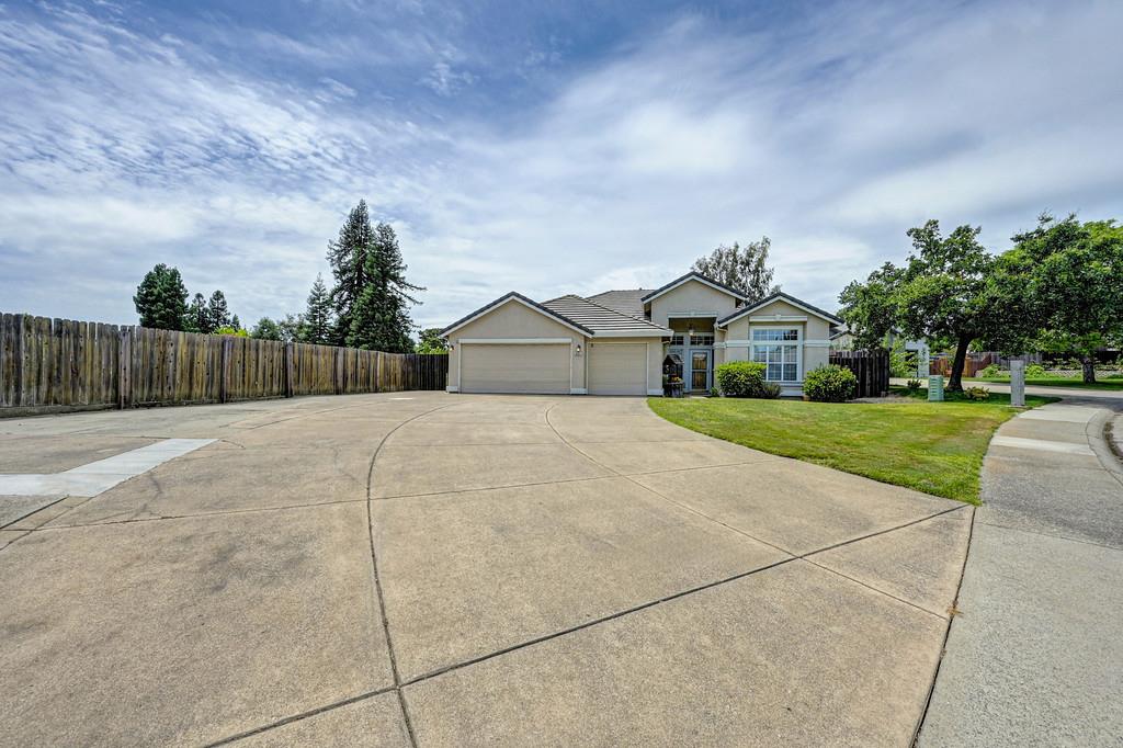 8311 Oakwood Hills Circle