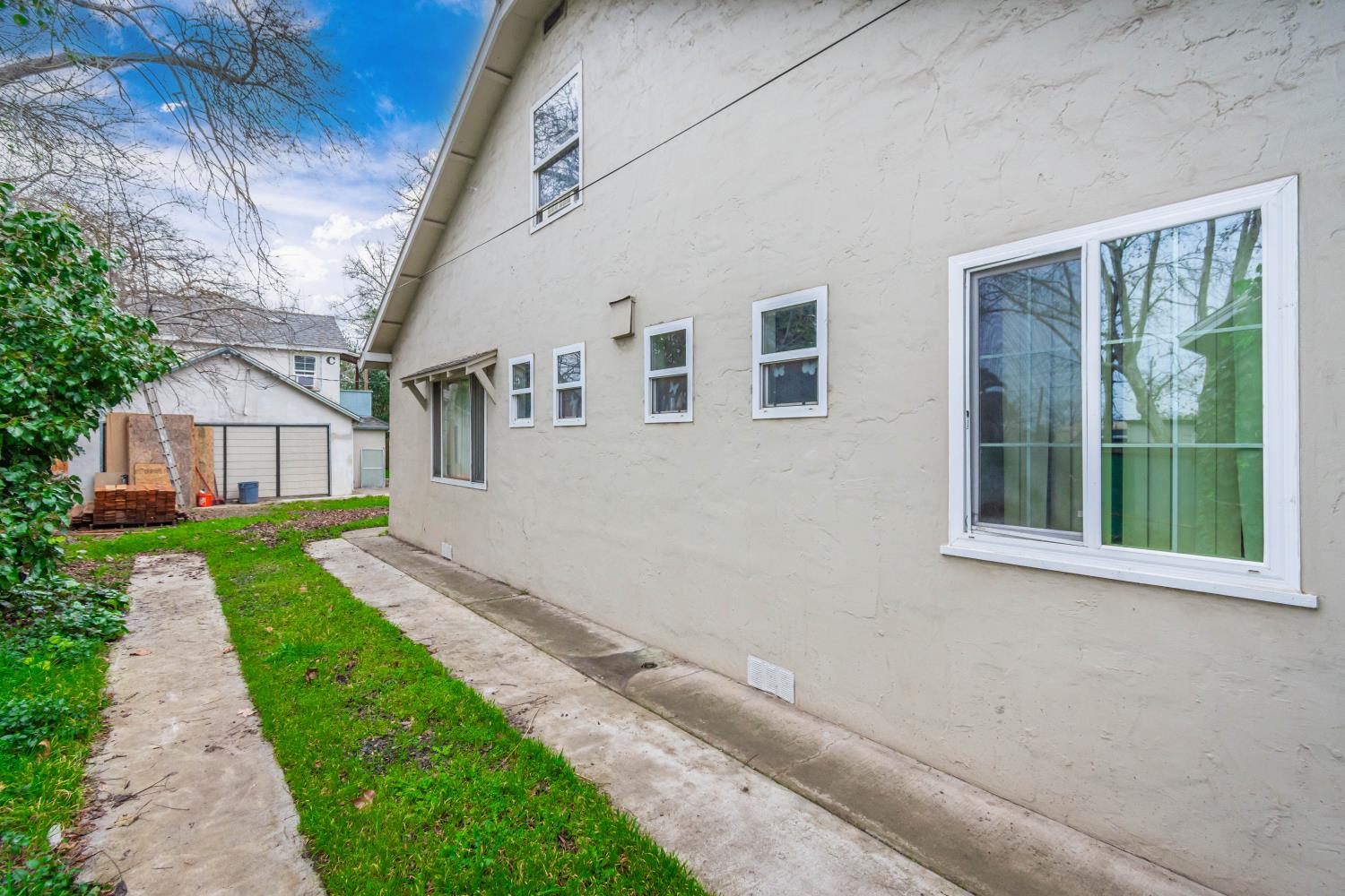 1535 Arcade Boulevard