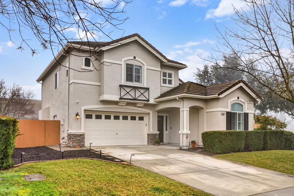 Photo of 2600 Dinwiddie Way, Elk Grove, CA 95758 (MLS # 226006215)