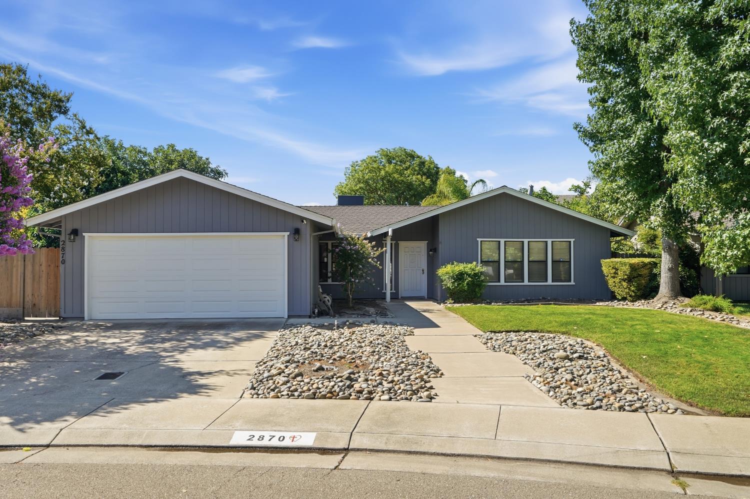 2870 Smoke Tree Cir Circle