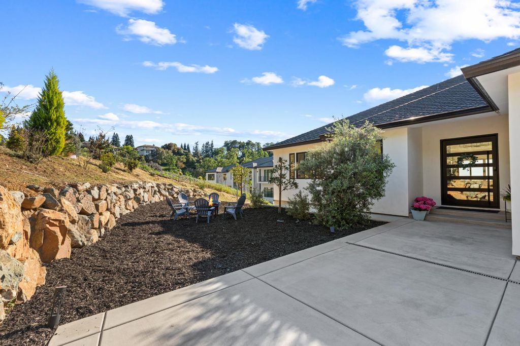 Photo of 1050 Via Treviso, El Dorado Hills, CA 95762 (MLS # 226032705)