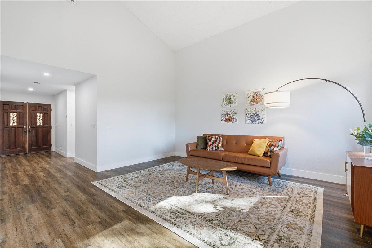 2836 La Crescenta Drive