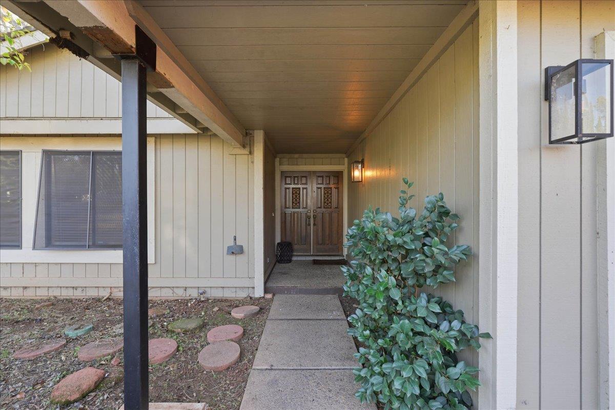 2836 La Crescenta Drive