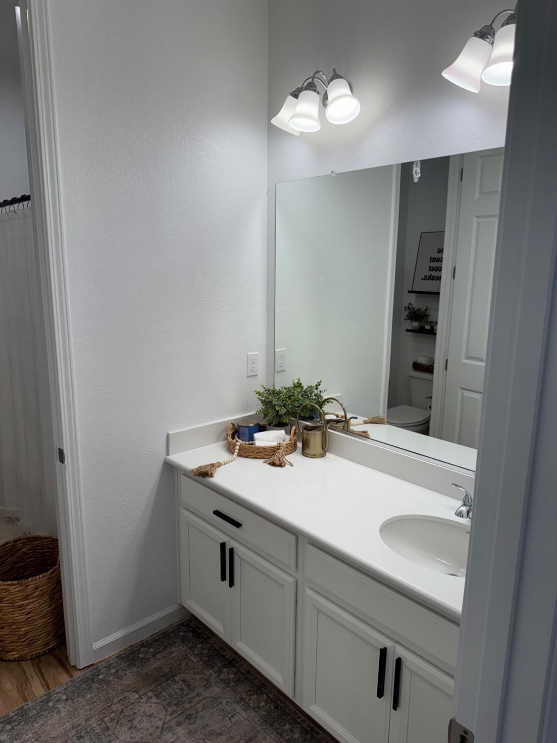 Olivehurst, California 95961, United States, 4 Bedrooms Bedrooms, ,2 BathroomsBathrooms,Residential,Active,161171