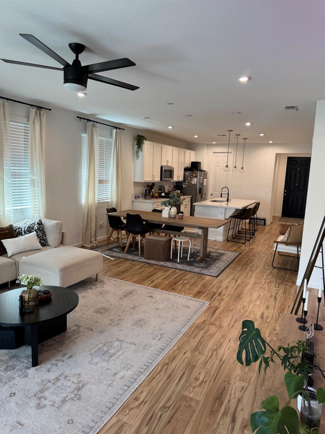 Olivehurst, California 95961, United States, 4 Bedrooms Bedrooms, ,2 BathroomsBathrooms,Residential,Active,161171