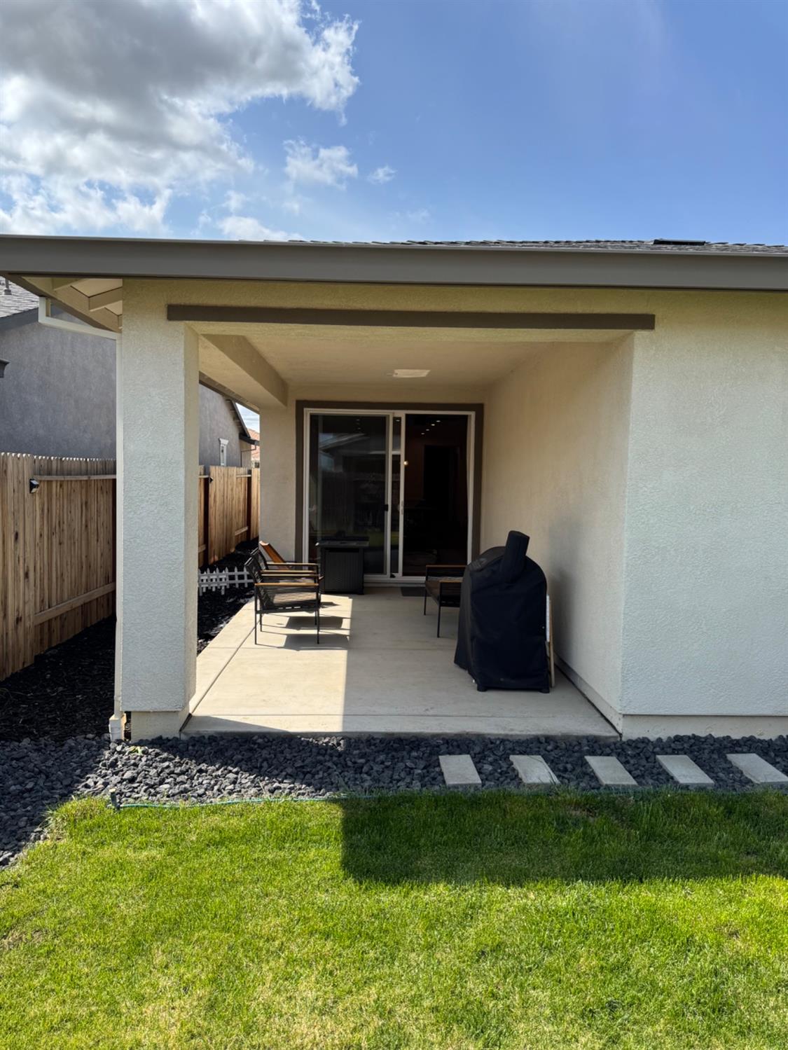 Olivehurst, California 95961, United States, 4 Bedrooms Bedrooms, ,2 BathroomsBathrooms,Residential,Active,161171