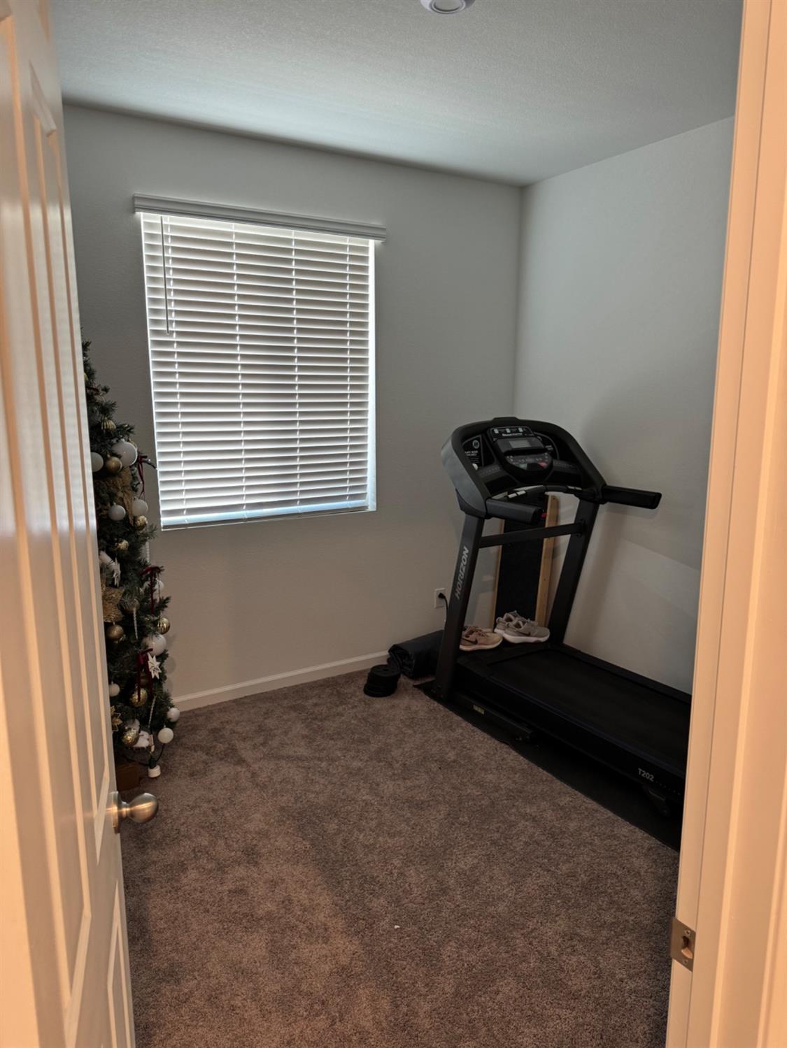 Olivehurst, California 95961, United States, 4 Bedrooms Bedrooms, ,2 BathroomsBathrooms,Residential,Active,161171