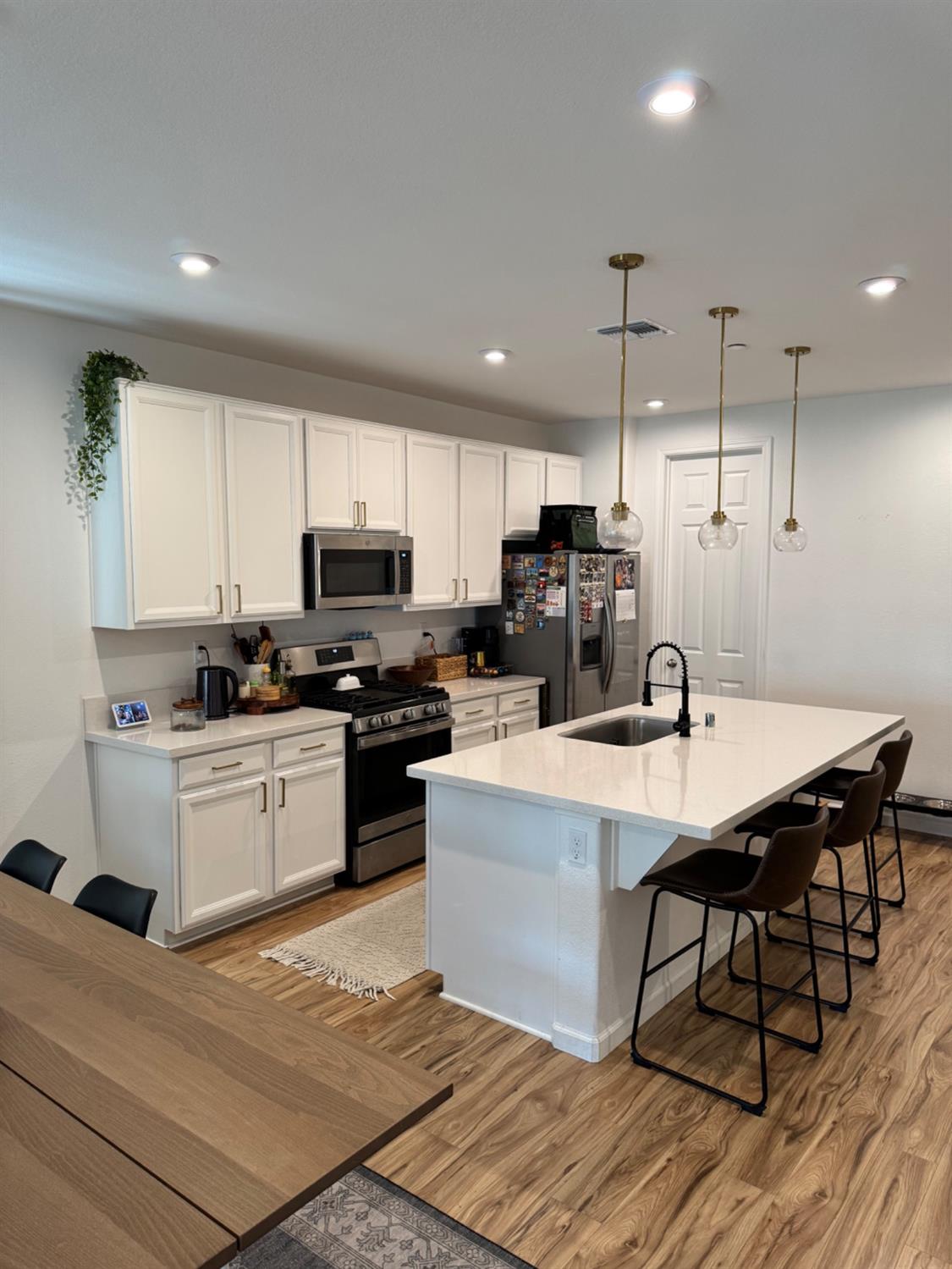 Olivehurst, California 95961, United States, 4 Bedrooms Bedrooms, ,2 BathroomsBathrooms,Residential,Active,161171