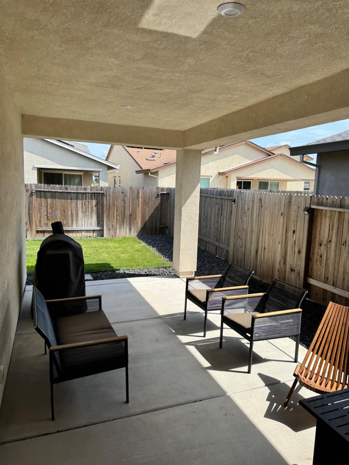 Olivehurst, California 95961, United States, 4 Bedrooms Bedrooms, ,2 BathroomsBathrooms,Residential,Active,161171