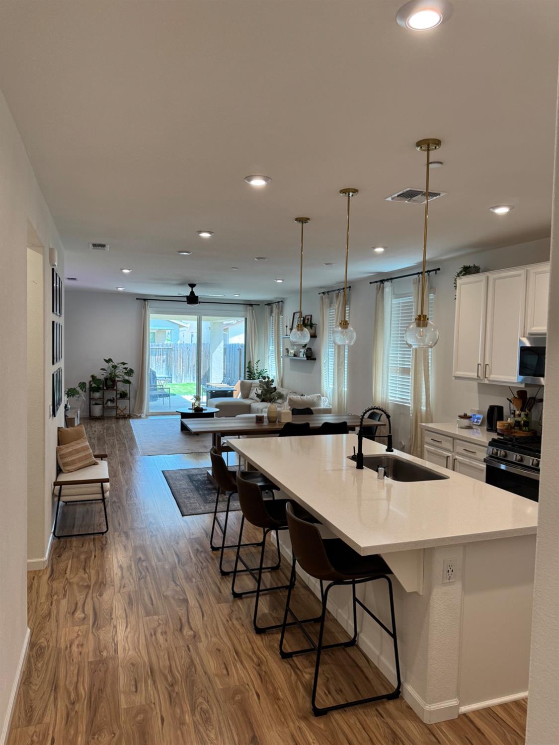 Olivehurst, California 95961, United States, 4 Bedrooms Bedrooms, ,2 BathroomsBathrooms,Residential,Active,161171