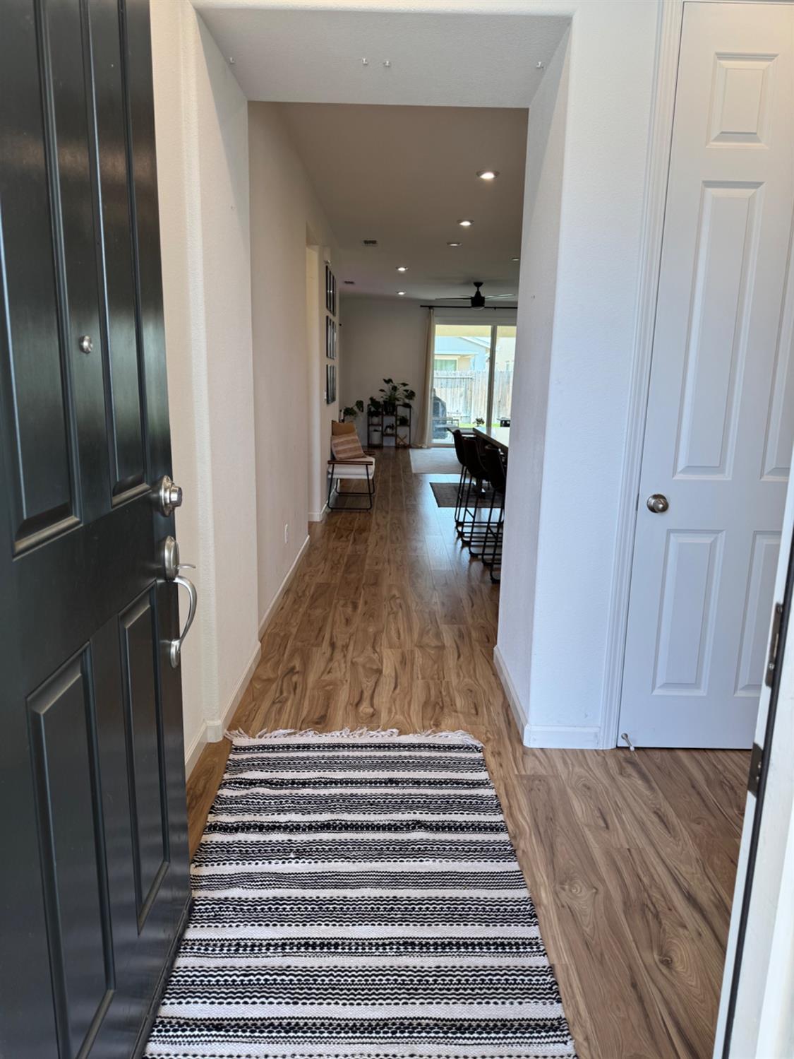 Olivehurst, California 95961, United States, 4 Bedrooms Bedrooms, ,2 BathroomsBathrooms,Residential,Active,161171