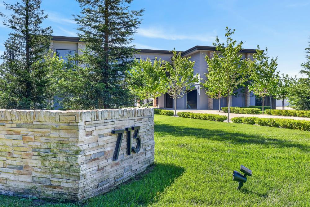 713 Saddleback Drive