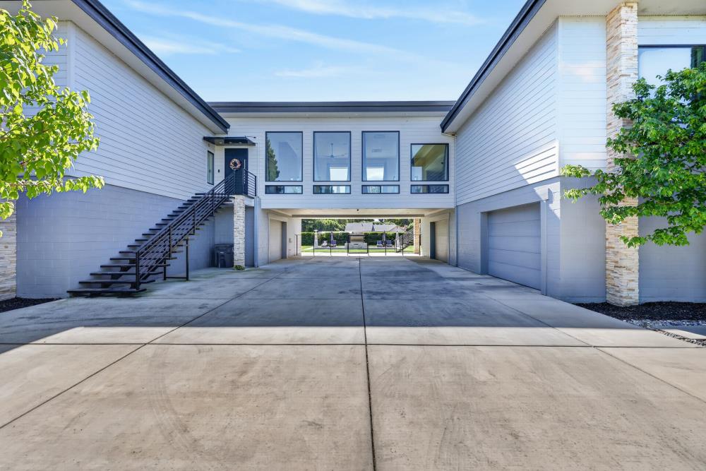 713 Saddleback Drive