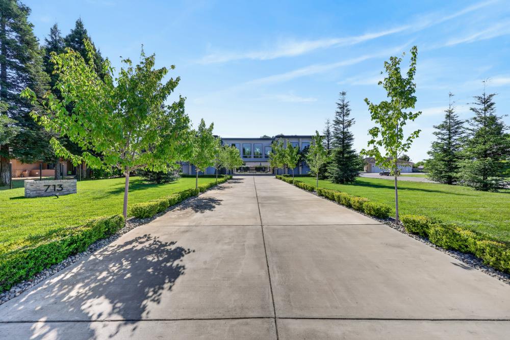 713 Saddleback Drive