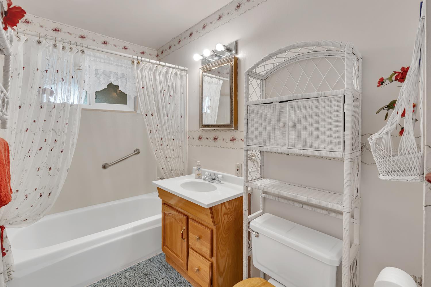 Dos Palos, California 93620, United States, 3 Bedrooms Bedrooms, ,2 BathroomsBathrooms,Residential,Active,229326