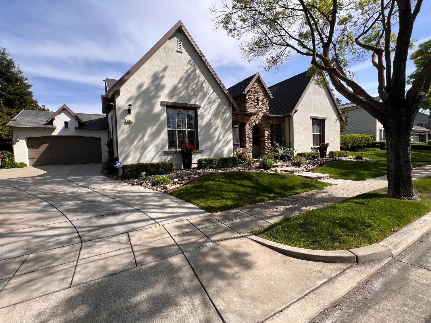 1088 Sausalito Way