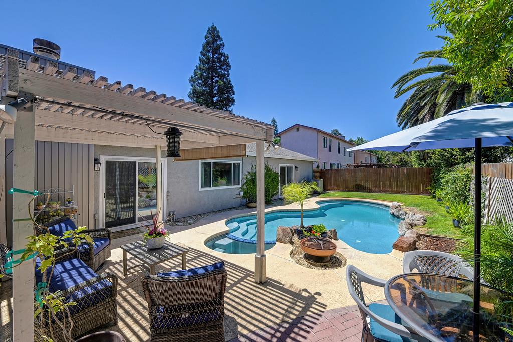 6404 Tall Tree Circle