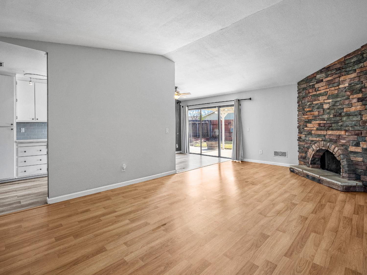 8580 Villaview Drive