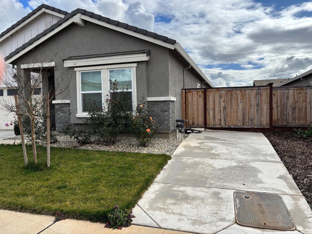 Photo of 1104 Elm Terrace Way, Wheatland, CA 95692 (MLS # 226015710)