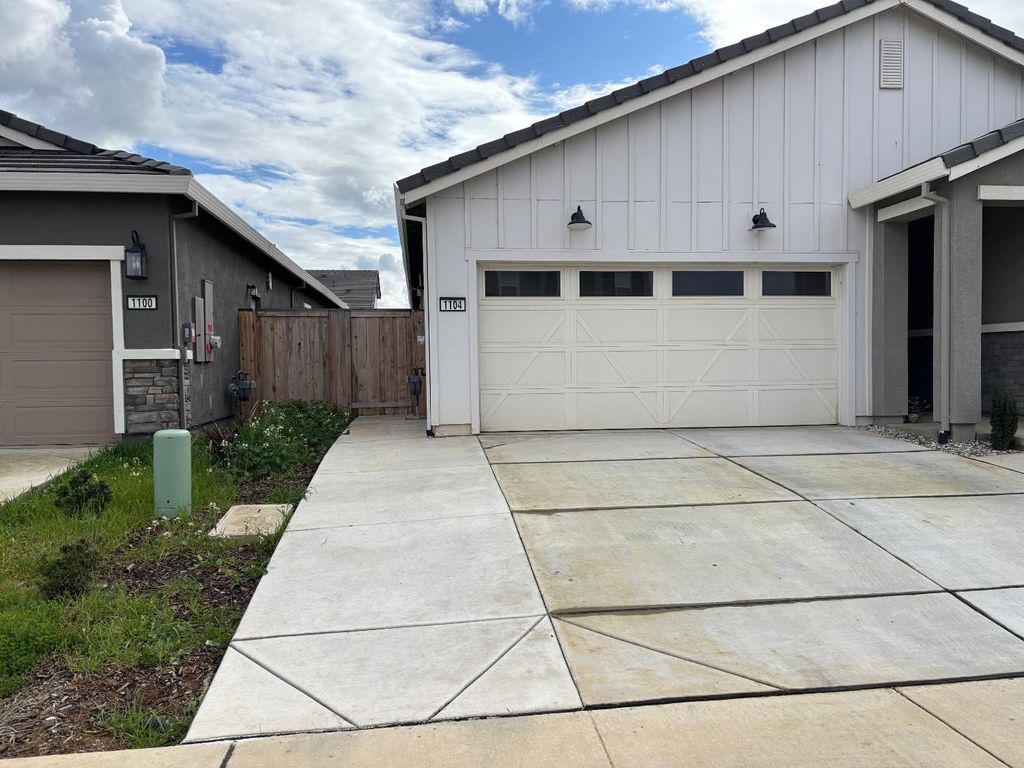 Photo of 1104 Elm Terrace Way, Wheatland, CA 95692 (MLS # 226015710)