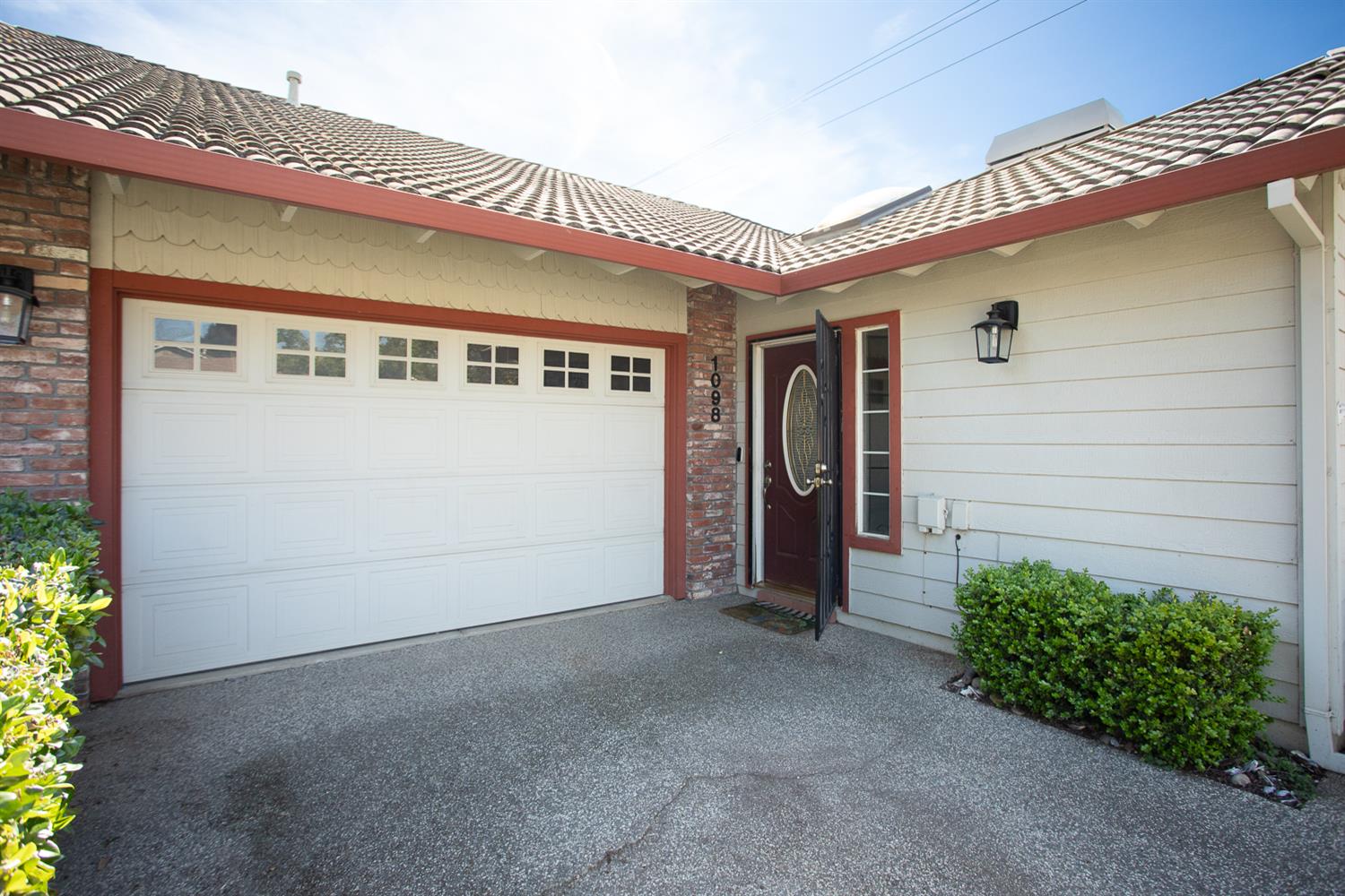 1098 Gilliland Drive