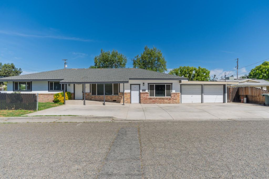 Photo of 27 Emerald Drive, Merced, CA 95340 (MLS # 226033160)