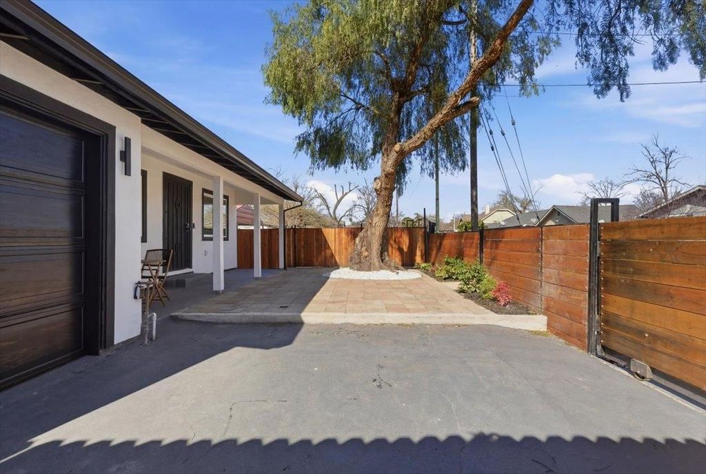 Photo of 3916 38th Street, Sacramento, CA 95820 (MLS # 226017843)