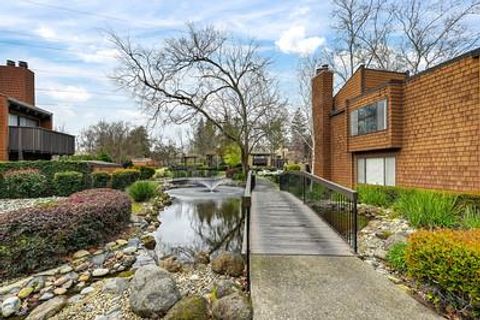 617 Woodside Sierra 4 Sacramento CA 95825