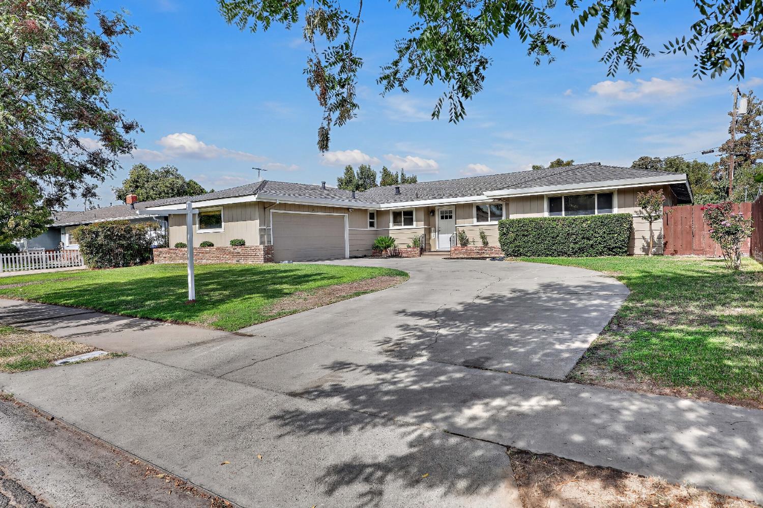 1523 Tamarack Avenue