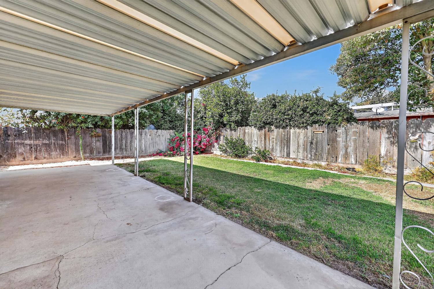 1523 Tamarack Avenue