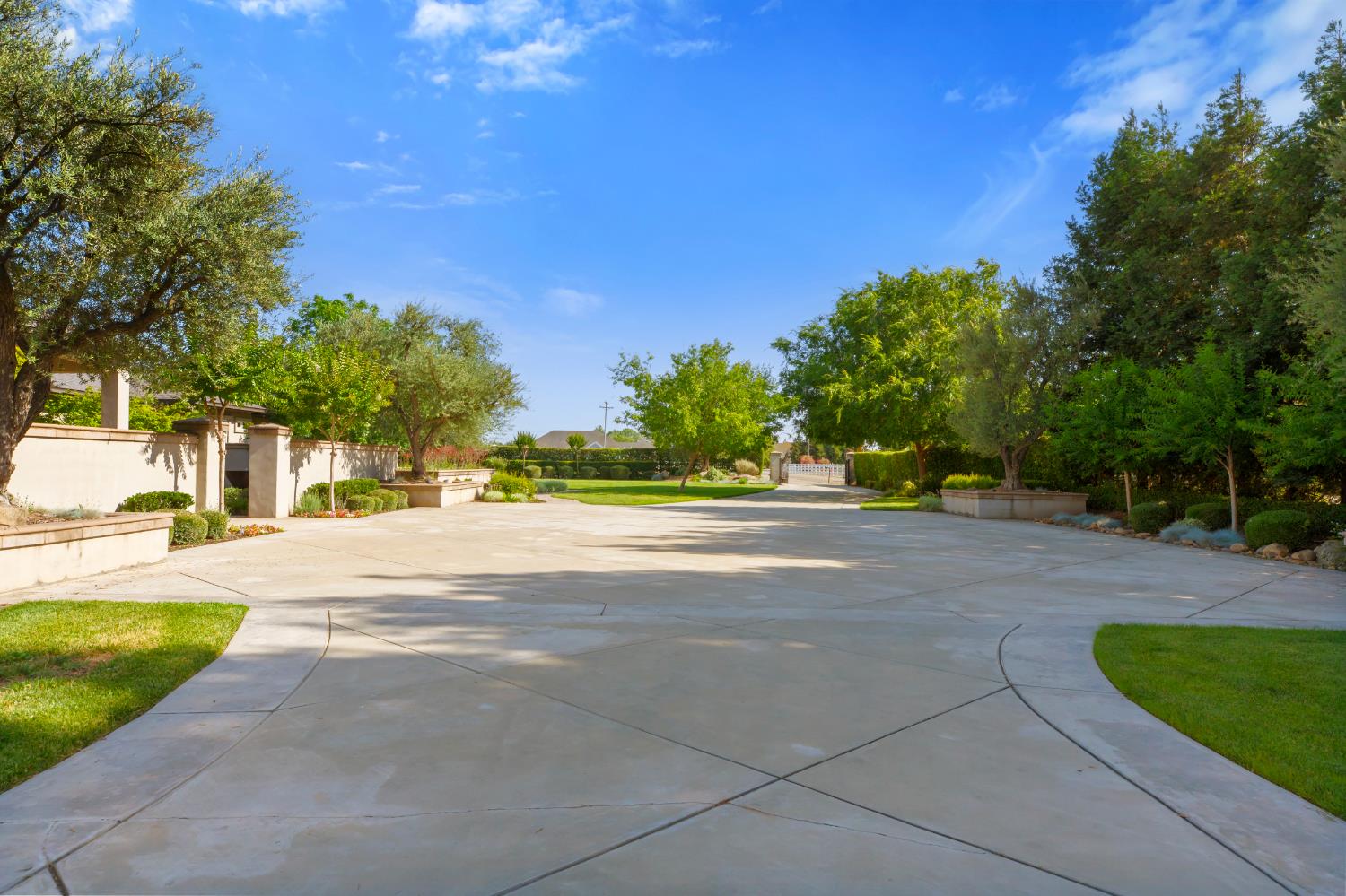 29533 E Chapman Way