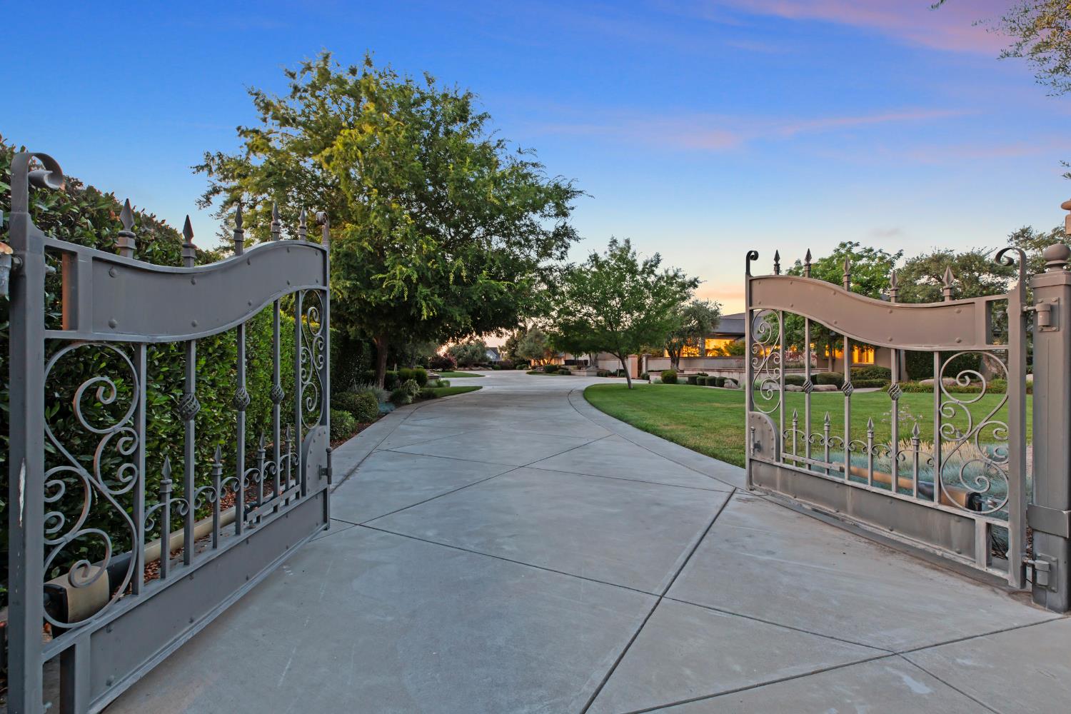 29533 E Chapman Way