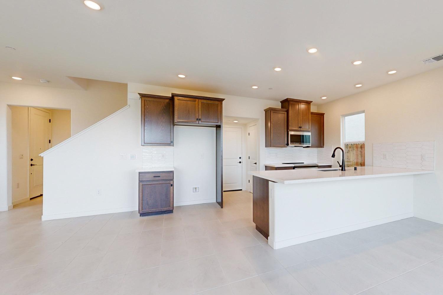 5633 Tres Piezas Drive