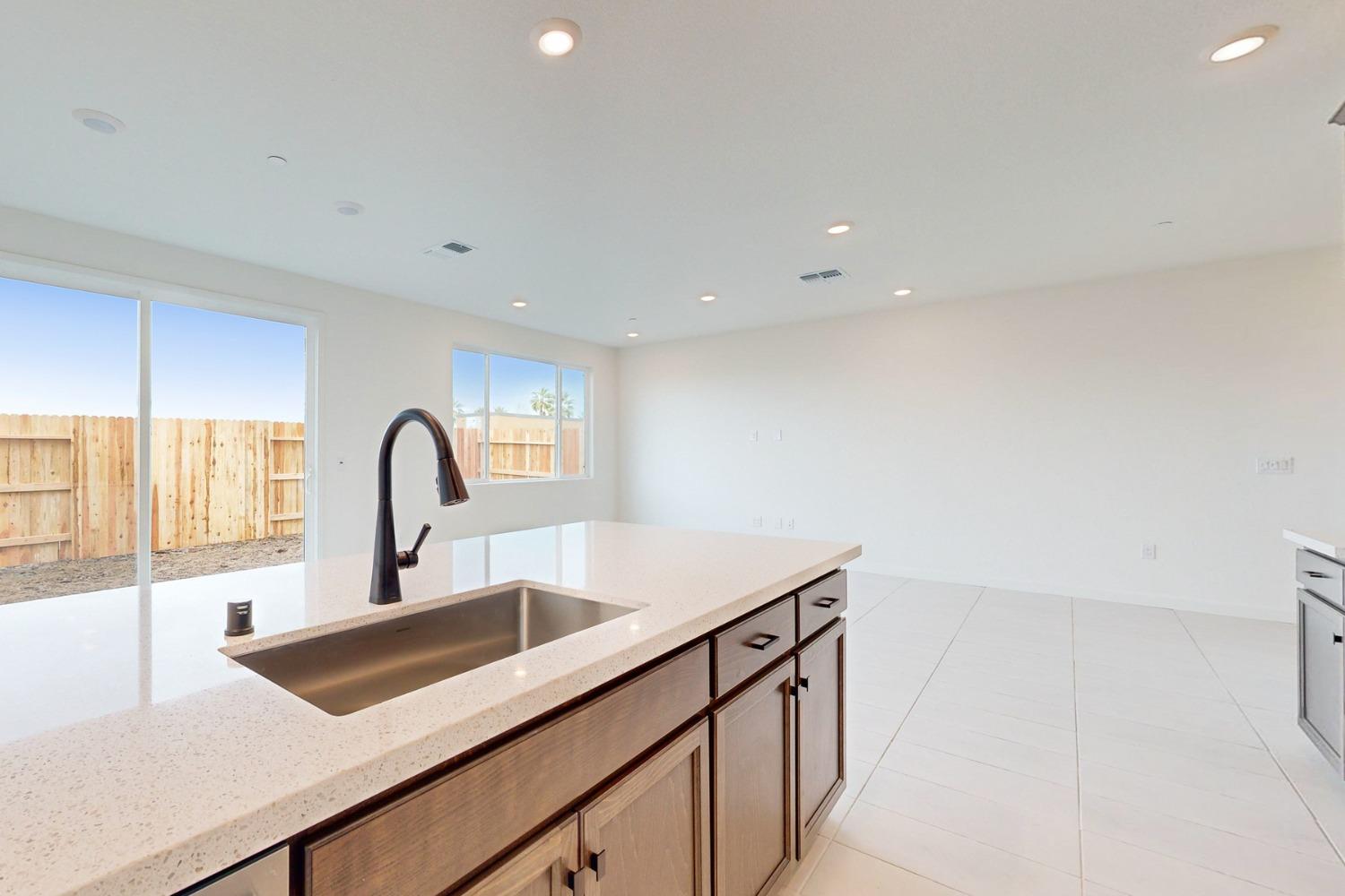5633 Tres Piezas Drive