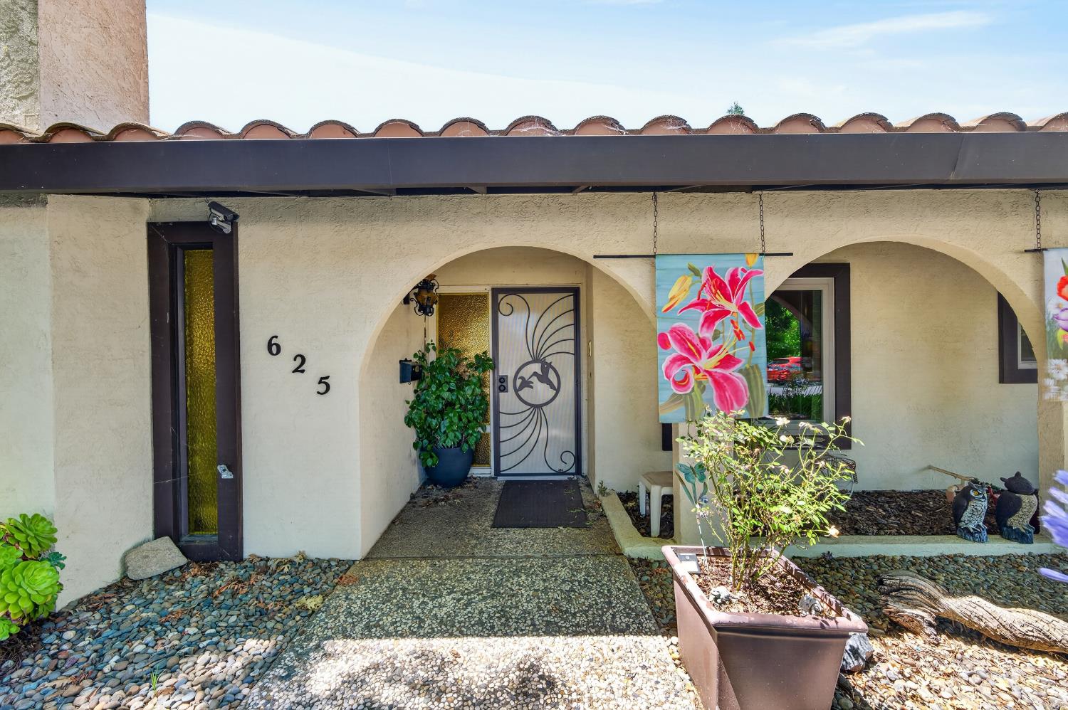625 Estrella Place