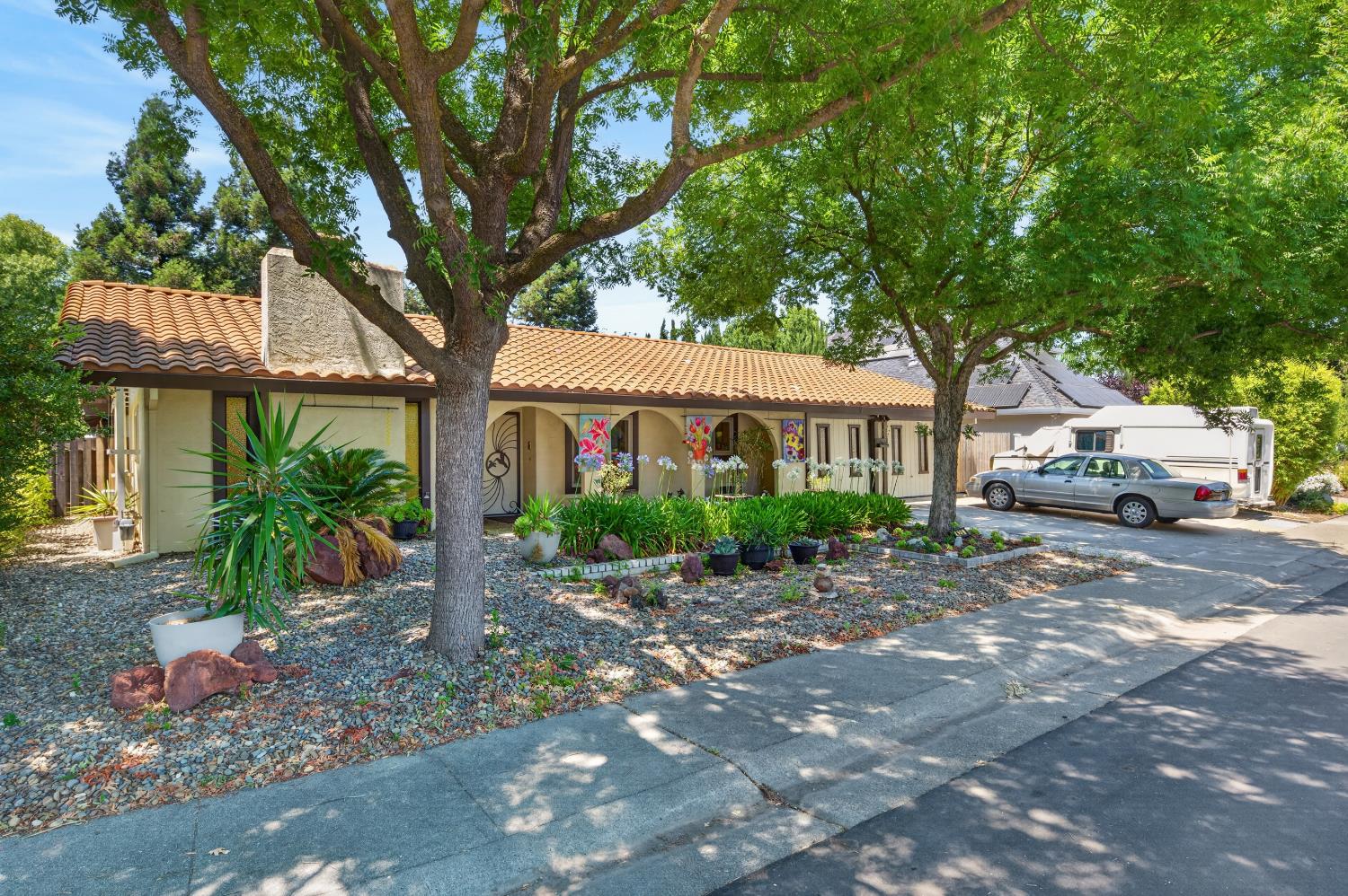 625 Estrella Place