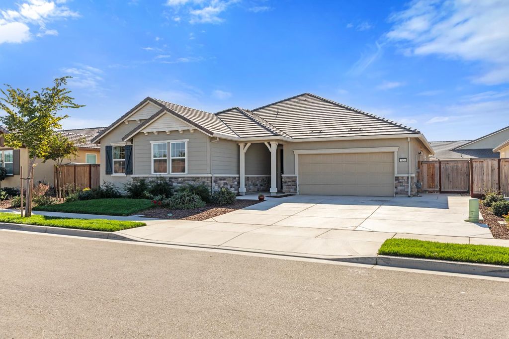 Photo of 7634 Path Drive, Hughson, CA 95326 (MLS # 225140101)