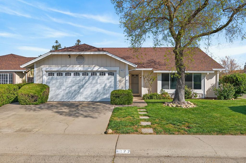 Photo of 9077 Bramble Trail Way, Sacramento, CA 95826 (MLS # 226031181)