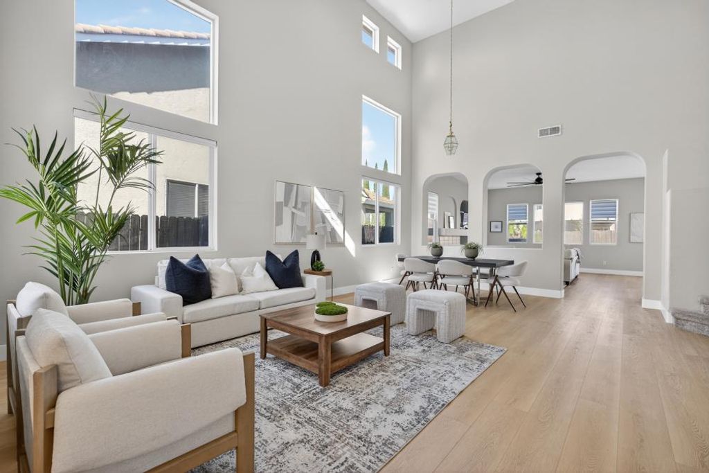 Photo of 6505 Pallazzo Way, Elk Grove, CA 95757 (MLS # 226030255)