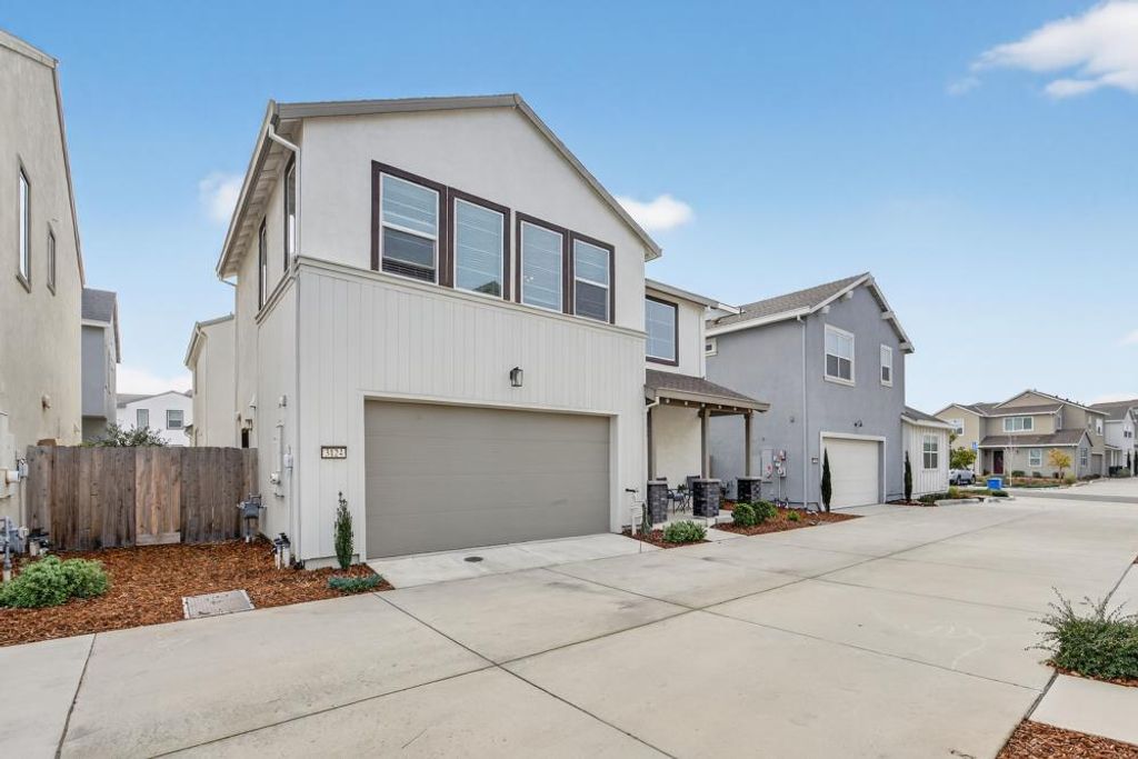 Photo of 3124 Sunny Gate Lane, Folsom, CA 95630 (MLS # 226007806)