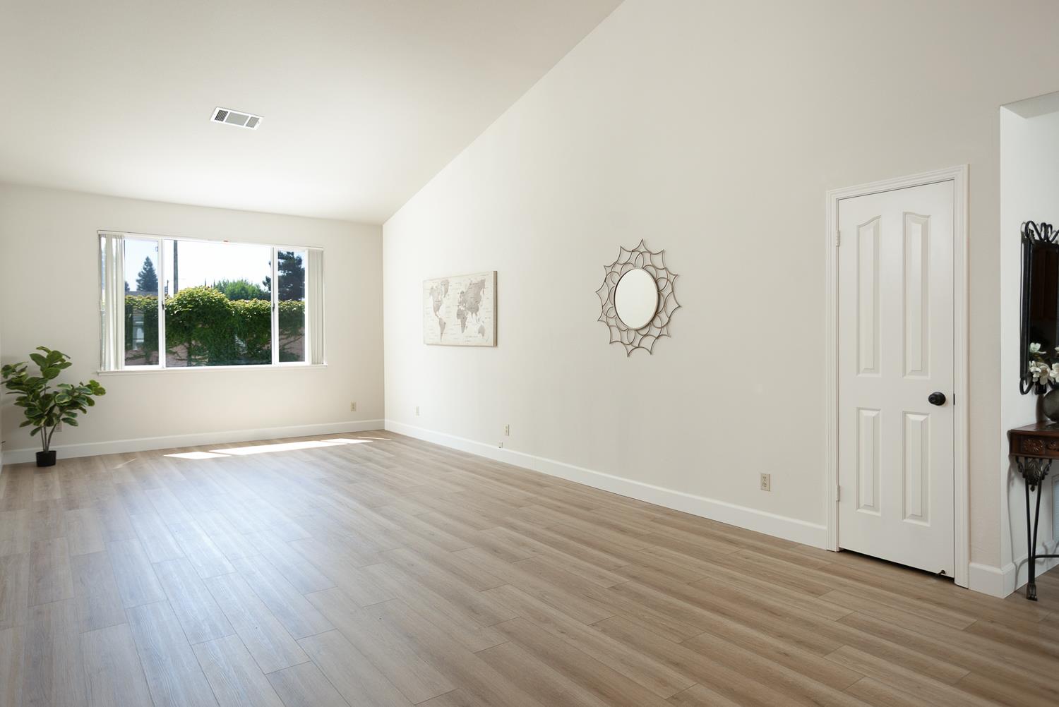 1738 Meadowlark Way